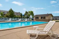Days Inn by Wyndham Fredericton - piscina