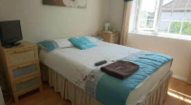 En Suite Shower Room Double Room with 1 Double Deyr Hotels in Sipson