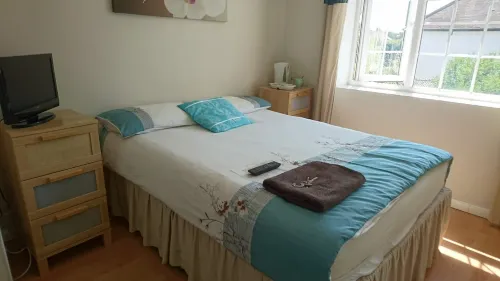 En Suite Shower Room Double Room with 1 Double Deyr Hotels in Harlington