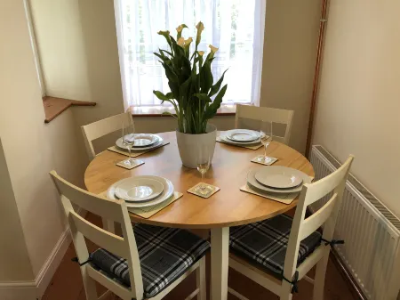 Idyllic Location, Stunning Views, Relax & Refresh in Peace & Comfort Отели в г. Лландисал