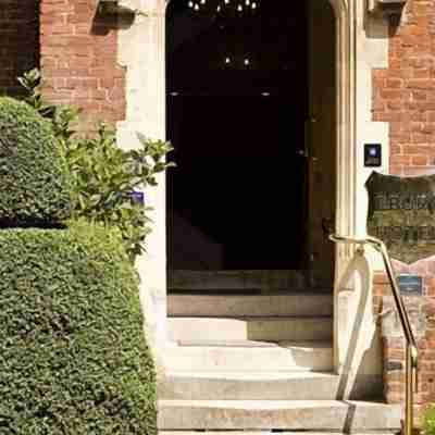 Ebury Hotel Cottages and Apartment's Hotel Exterior