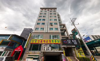 8. 스카이모텔..