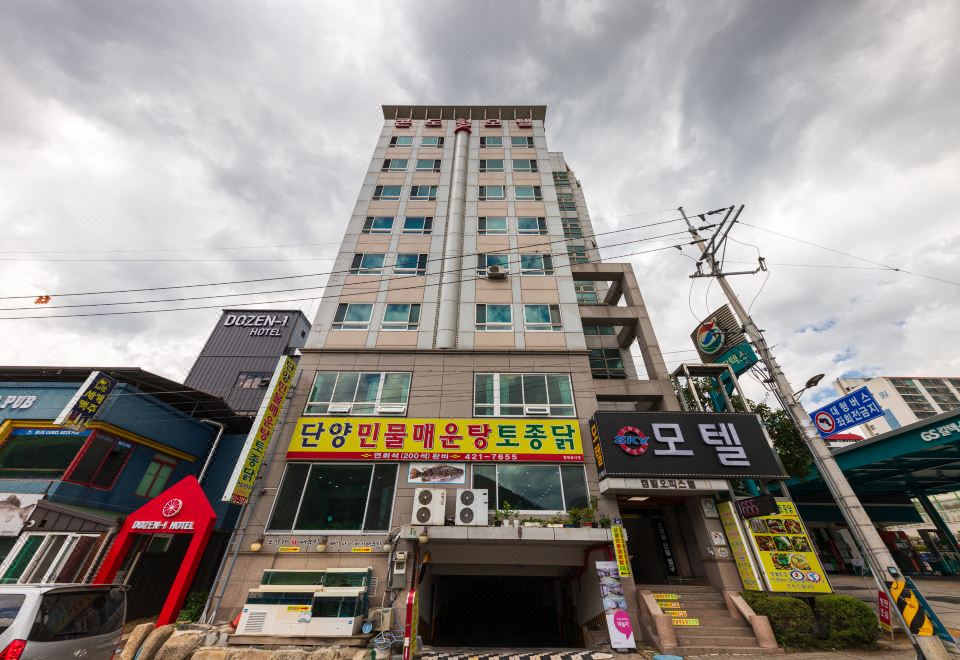 단양 강변의 야경이 보이는 숙소 이미지