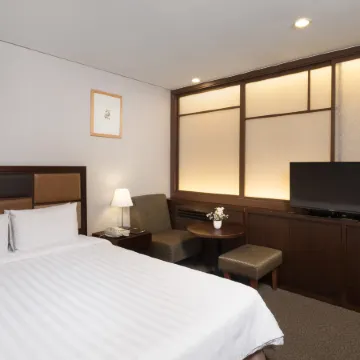 New Seoul Hotel Myeongdong Отели рядом с достопримечательностью «Галерея «Топгоал Арт»»