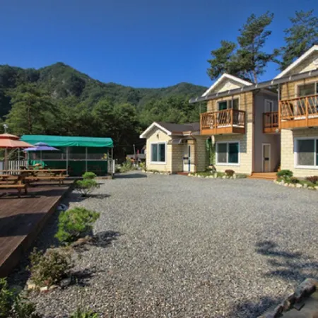 Wonju Pine Hill Pension Отели рядом с достопримечательностью «Храм Пэклёнса»