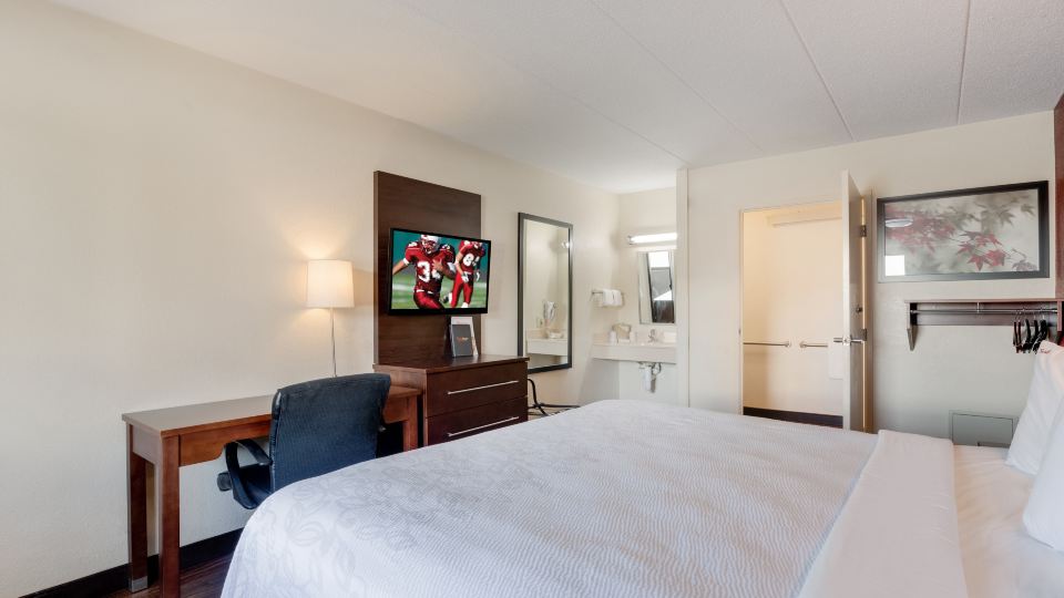 Super 8 by Wyndham Deerfield - Northbrook