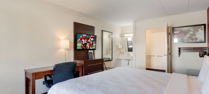 Super 8 by Wyndham Deerfield - Northbrook Hotels in Lake County