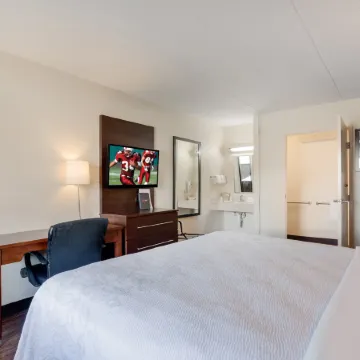 Super 8 by Wyndham Deerfield - Northbrook