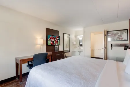 Super 8 by Wyndham Deerfield - Northbrook