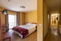 Hostal Restaurante Puerta del Alcázar Hotels in Avila