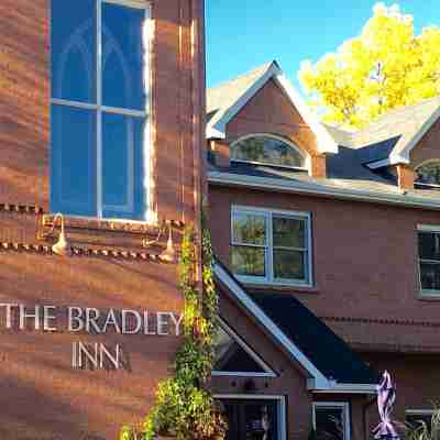 The Bradley Boulder Inn Hotel Exterior