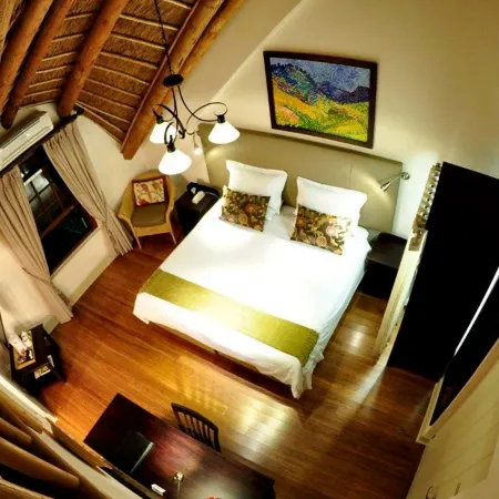 Oakhurst Hotel