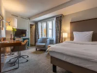 Radisson Blu Schwarzer Bock Hotel Wiesbaden Отели рядом с достопримечательностью «Вестенд»