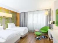 NH Frankfurt Messe Hotels near Messeturm