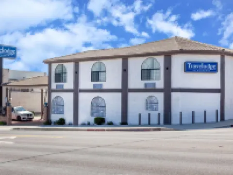 港灣城Travelodge by Wyndham酒店 鄰近愛荷華戰艦博物館的酒店