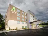 ホリデイ イン エクスプレス & スイーツ ロック ヒル by IHG ロックヒルのホテル