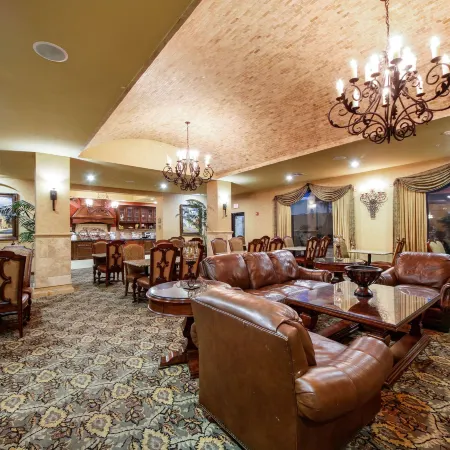 Comfort Suites Alamo Riverwalk Отели рядом с достопримечательностью «Музей Аламо»