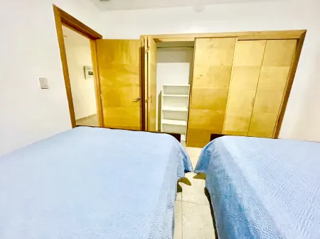 @Marbella 2Bedroom Beachfront Apartment Отели в г. Хуан-Долио