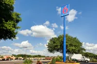 Motel 6 Lakeland, FL Hotel a Lakeland