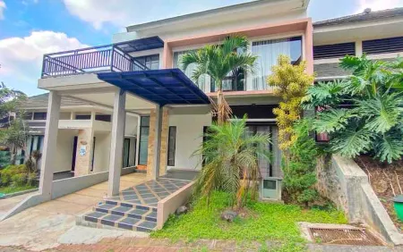 3 Bedroom at Villa Kusuma Pinus M3 by N2K Отели в г. Batu Sub-District