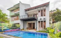 Family Only Private Pool Villa - de Reiz Mawar Syariah 3Br