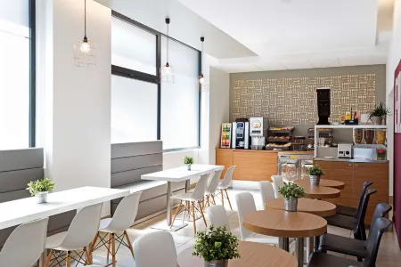 B&B Hotel Firenze Novoli Отели рядом с достопримечательностью «Вилла Кастелло»