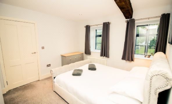Amazing Location Central Characterful Apartment - Housity