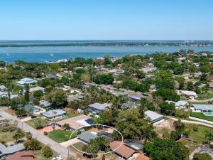 Lakes Sunny Paradise Newly Remodeled 3 Bedroom Home with Pool Fenced in Backyard 3 Home by Redawning