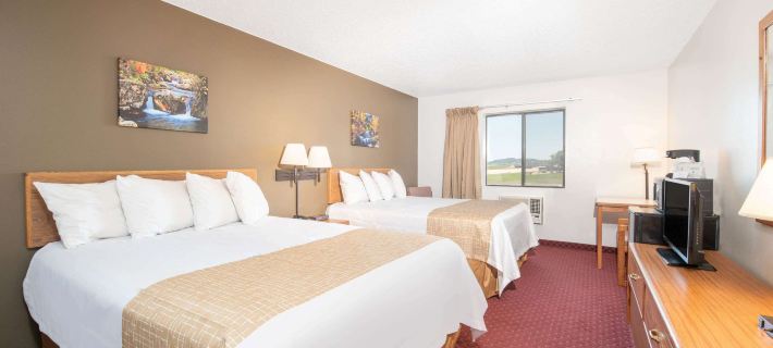 Travelodge by Wyndham Spearfish Отели в г. Спирфиш