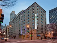 Holiday Inn Express & Suites ATLANTA DOWNTOWN by IHG Hotels near Georgia Aquarium, Inc.