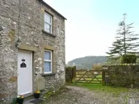 Locks Cottage Hotels in Craven District
