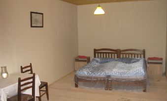 Hotel Ushba - Housity