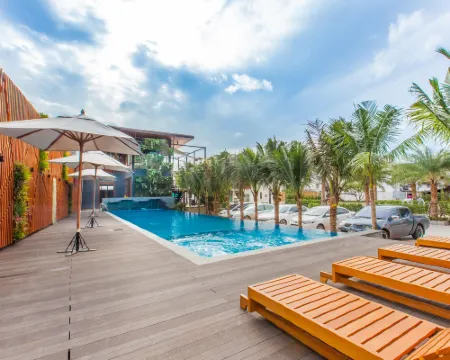 ลอฟต์ เมเนีย บูทิก โฮเต็ล โรงแรมในชุมพร