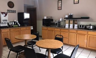 Spinning Wheel Inn - Housity