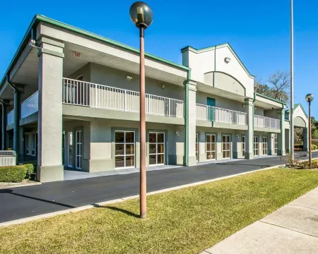 Quality Inn & Suites Near Panama City Beach Отели в г. Панама Сити