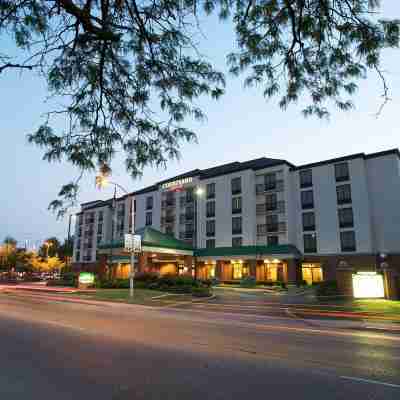 Courtyard Bloomington Hotel Exterior