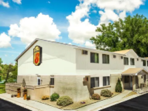 Super 8 by Wyndham Chaska チャスカのホテル