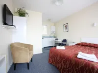 Queenspark Motel Hotels in 