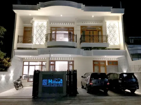 Hillside Suite Guest House Отели в г. Sukun