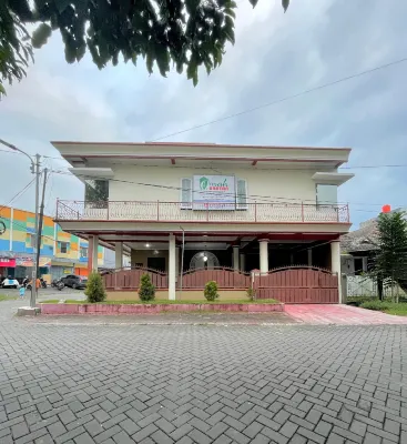 Omah Bratan at Sawojajar Mitra RedDoorz Hotels in Kecamatan Kedungkandang