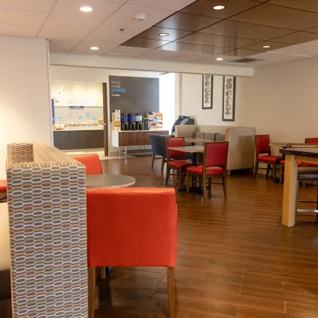 Holiday Inn Express MARSHFIELD (SPRINGFIELD AREA) by IHG