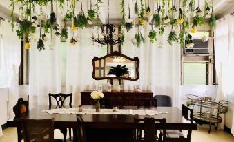 The White B&B Bacolod - Housity