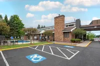 Best Western University Inn - parking