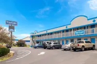 Travelodge by Wyndham Richmond IN - parkir