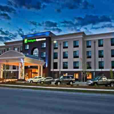 Holiday Inn Express & Suites Missoula Northwest Hotel Exterior