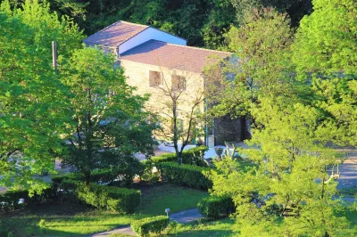Camping Le Moulin du Luech en Cévennes Hôtels à : Banne