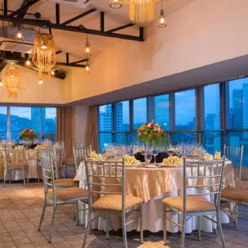 Golden Prince Hotel & Suites