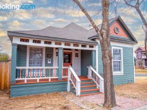 Beautiful Craftmans 4Br2,5BA Home Near Downtown