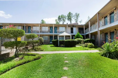 OYO Hotel Tyler Lindale Отели в г. Чандлер