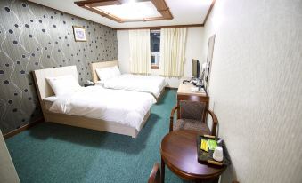 Tongyeong Tourist Hotel - Housity